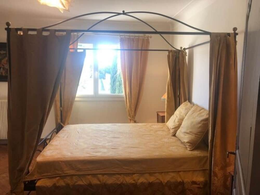 Double Room (Papillon Bleu)