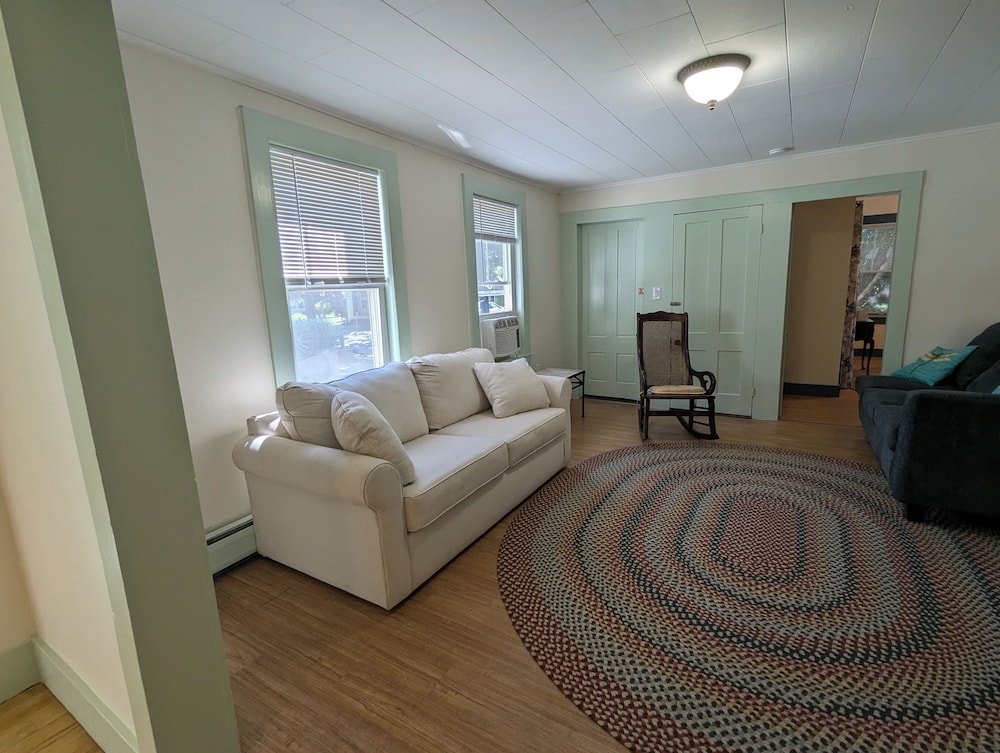 Deluxe ground floor apartment sleeps up to 6 photo 1