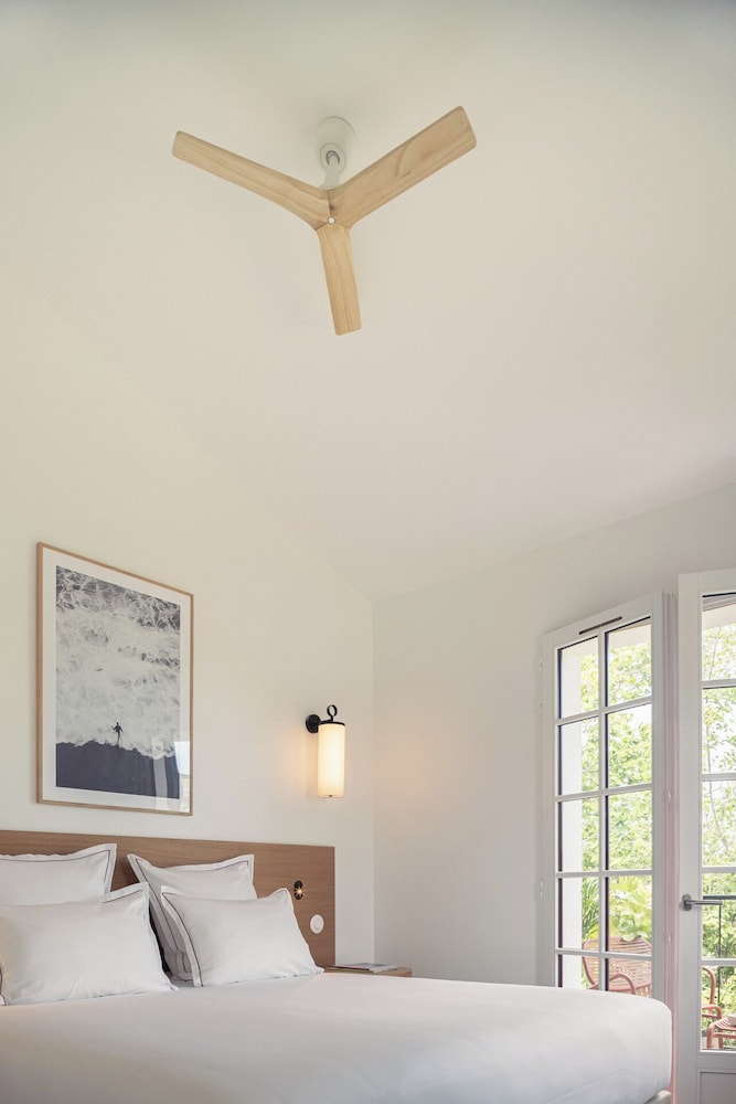 Deluxe Room - Photo 2