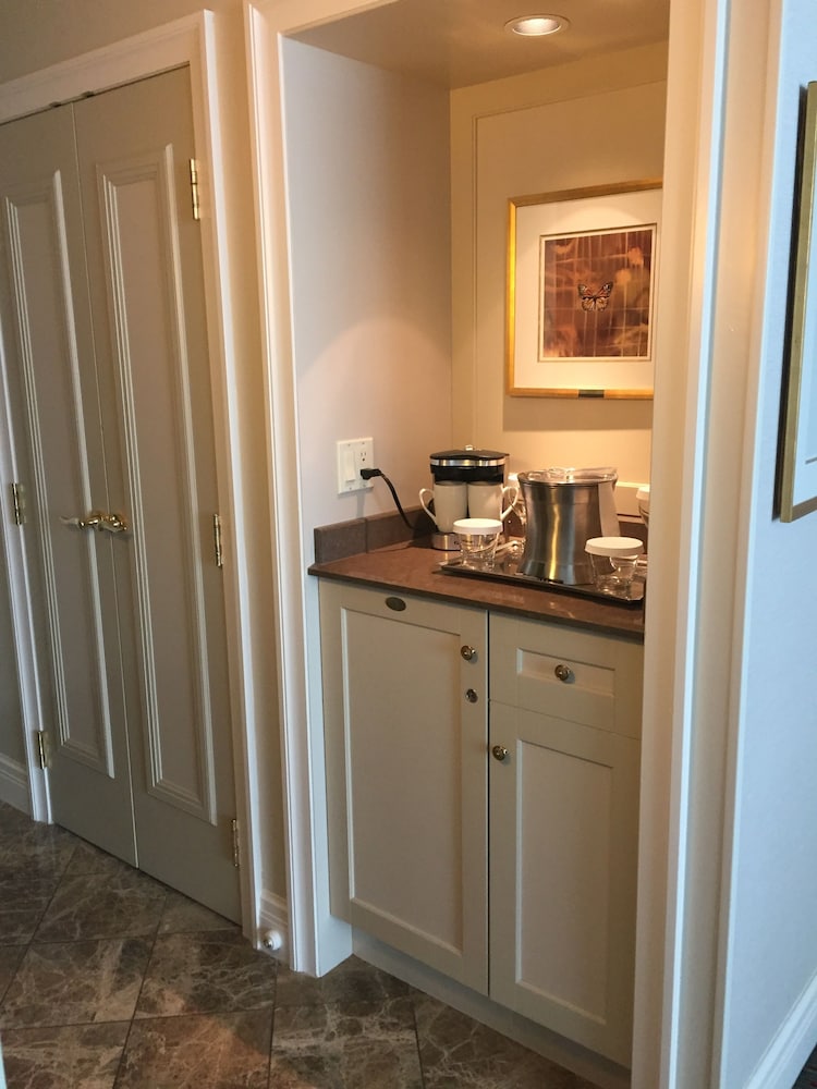 Classic Room, 1 King Bed, Accessible - Photo 5
