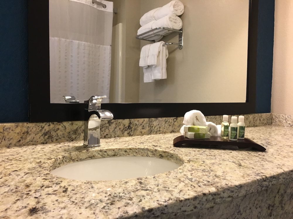 Premium Room, 1 King Bed, Bay View photo 3