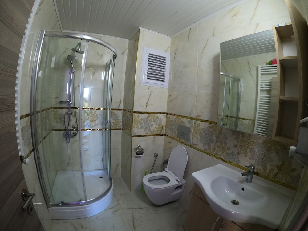 Apartment, 3 Bedrooms, Lake View photo 2