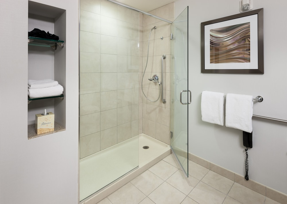 Room, 2 Queen Beds (Mobility/Hearing Access, Transf Shwr) - Photo 4