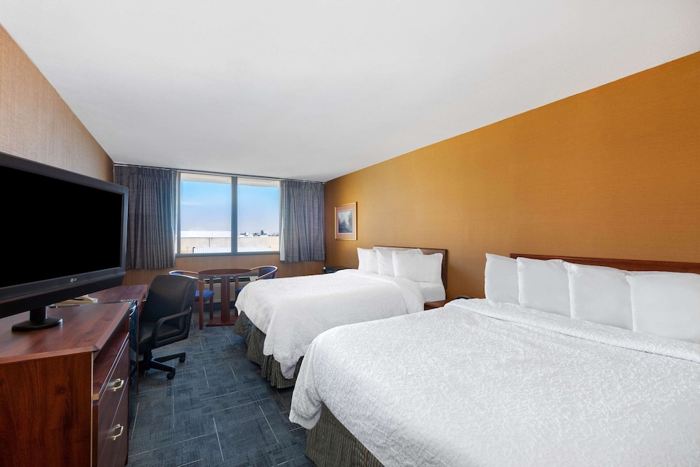 Room, 2 Double Beds, Non Smoking - Photo 10