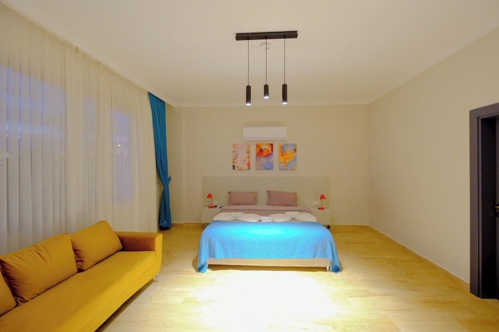 Deluxe Room, 1 Bedroom, Balcony, Pool View