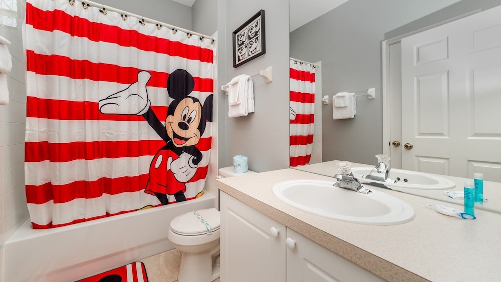 Family Duplex, Multiple Beds, Private Bathroom photo 3