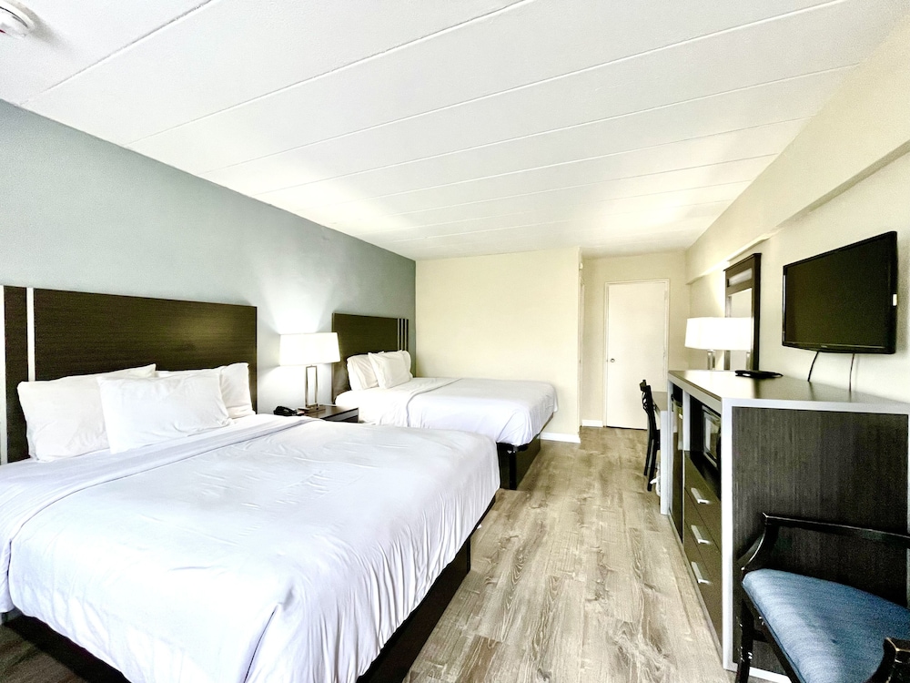 Standard Room, 2 Queen Beds, Non Smoking - Photo 23