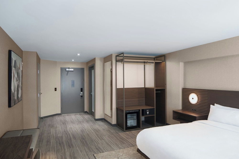 Room, 1 King Bed, Terrace - Photo 1