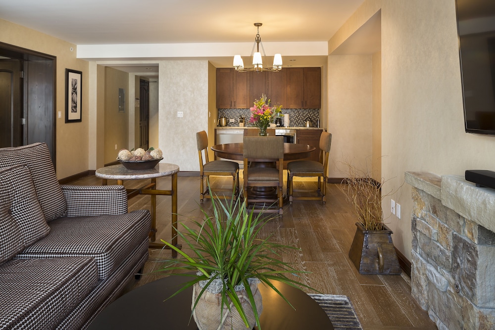 Room, 2 Bedrooms, Mountain View (Residence)