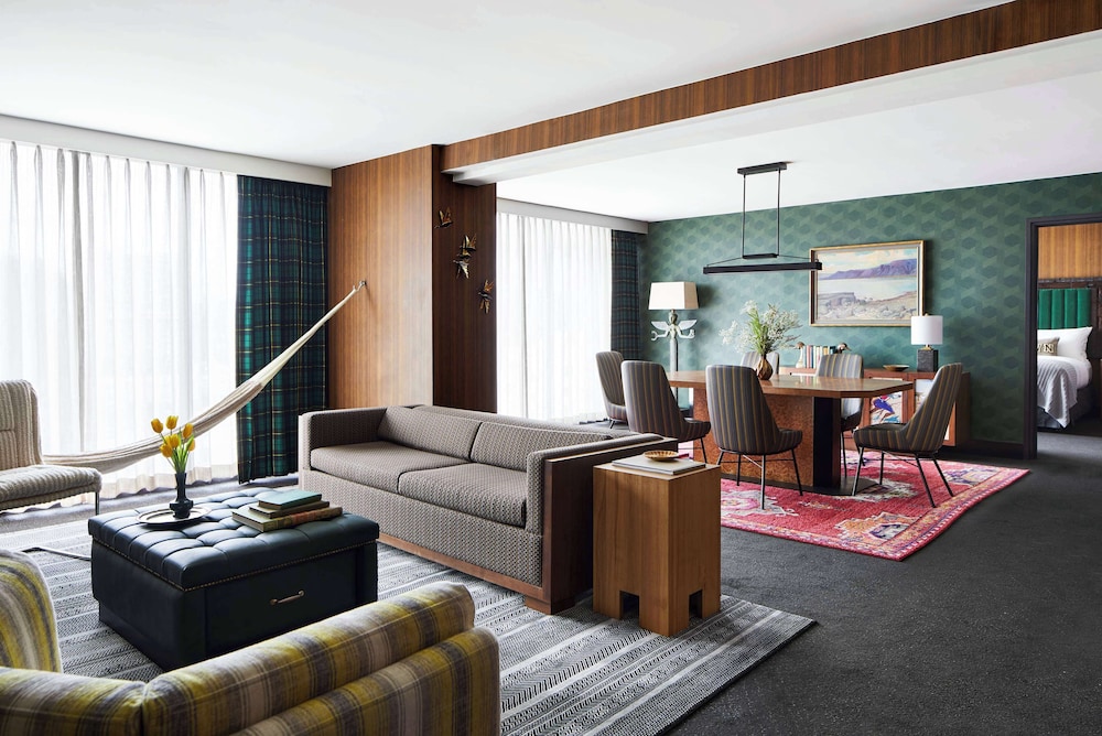 Presidential Suite, 1 King Bed, Roll-in Shower photo 1