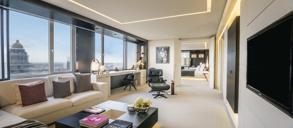 Splendour Suite (lounge access) photo 3