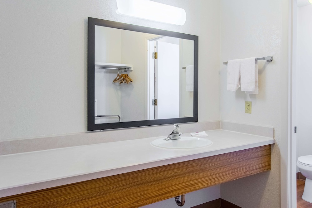 Deluxe Room, Multiple Beds, Non Smoking, Kitchenette