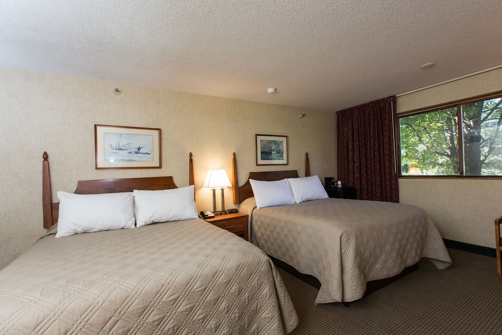 Deluxe Room, 2 Queen Beds. Pet Availability Limited. Please inform of pets at time of booking. - Photo 4