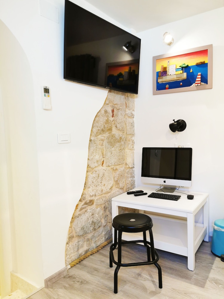 City Villa, 3 Bedrooms, Kitchen - Photo 22