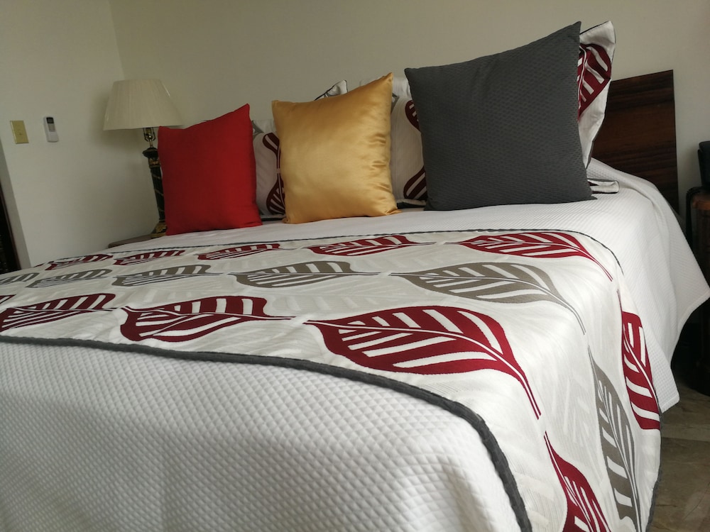 Superior Suite, 1 King Bed, Balcony, Pool View photo 1