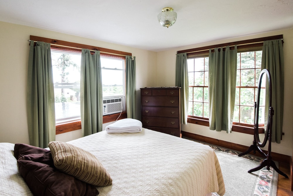 Room, 1 Queen Bed, Private Bathroom