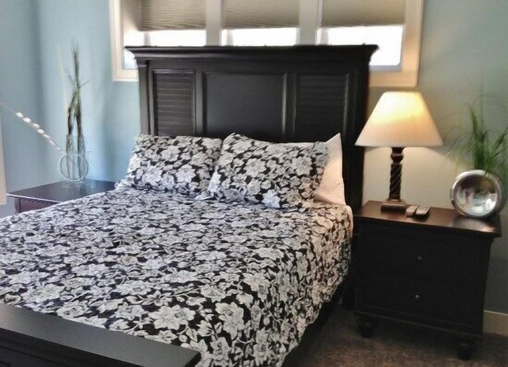 Premium Cottage, 4 Bedrooms, Kitchen (3 Queen, Queen sofa, 4 Twin) photo 1