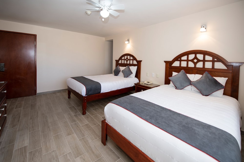 Standard Room, 2 Double Beds - Photo 3
