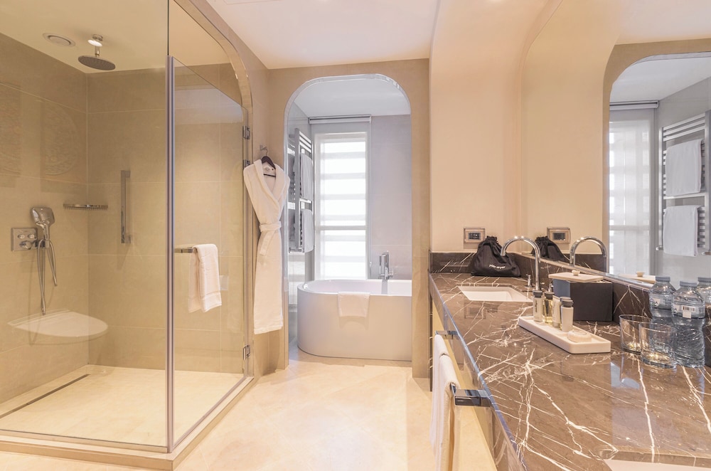 Executive Suite - Photo 5