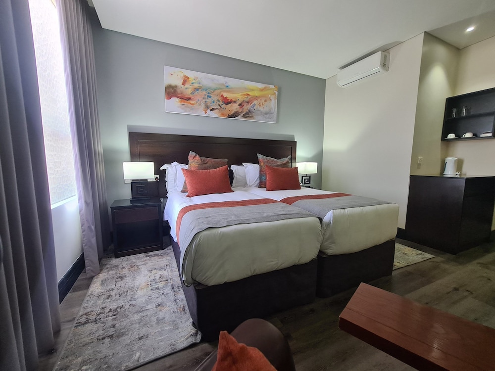 Standard Twin Room - Photo 4