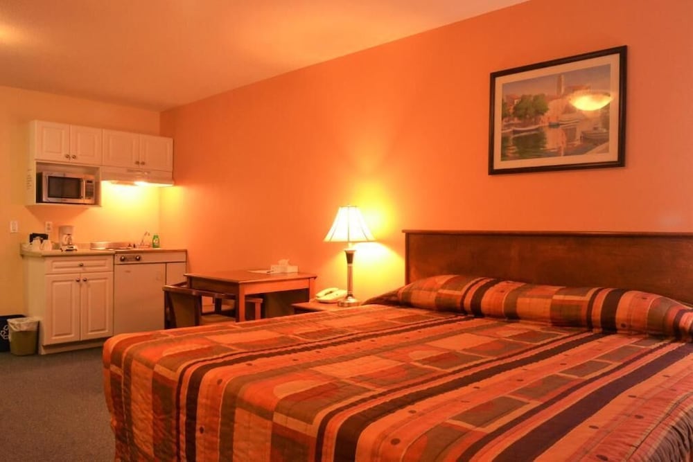 Romantic Studio, 1 King Bed with Sofa bed, Smoking, Hot Tub photo 3