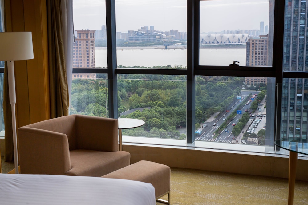 Room, 1 King Bed, River View photo 2