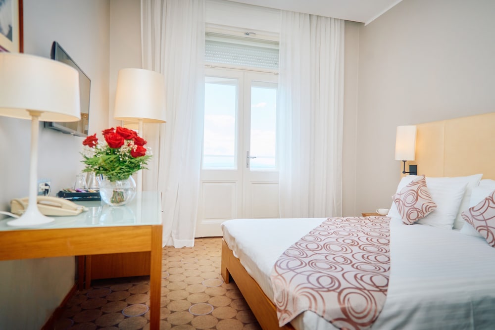 Standard Double Room, 1 Double Bed, Partial Sea View - Photo 5