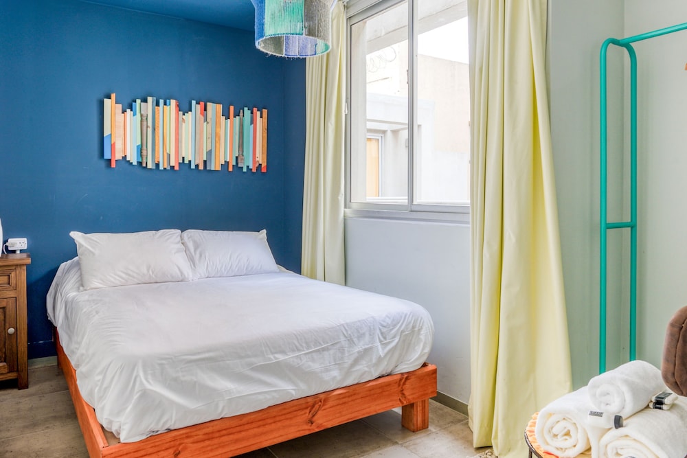 Small Room photo 3