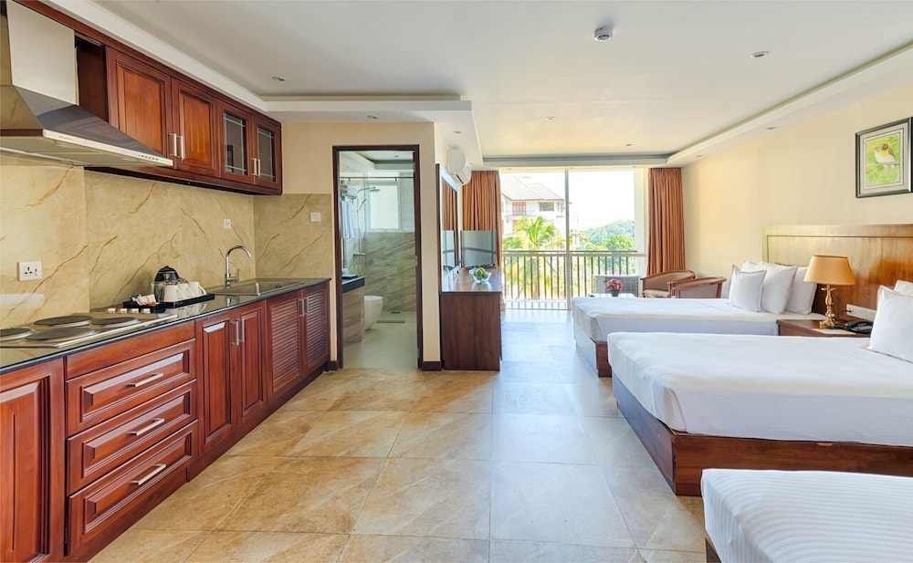 Super Deluxe Quadruple with Kitchenette - Main Wing photo 1