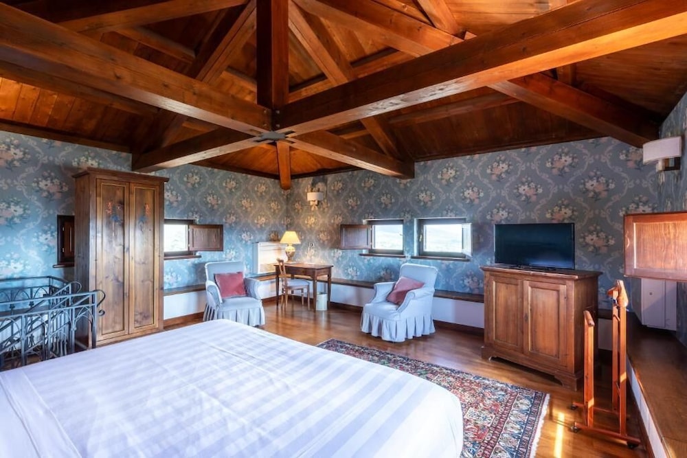 Royal Studio Suite, Balcony photo 2
