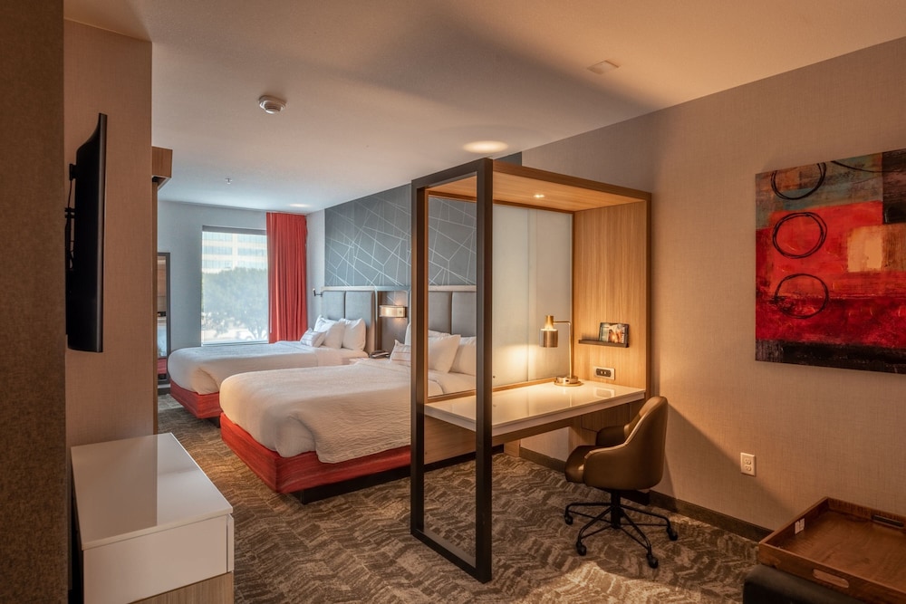 Suite, Multiple Beds (Mobility/Hearing Access, Roll-in Shwr) - Photo 4
