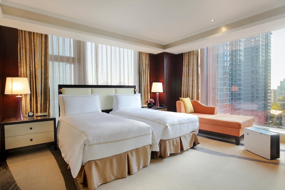 Signature Suite Hollywood Twin (Gold Lounge Access) photo 1
