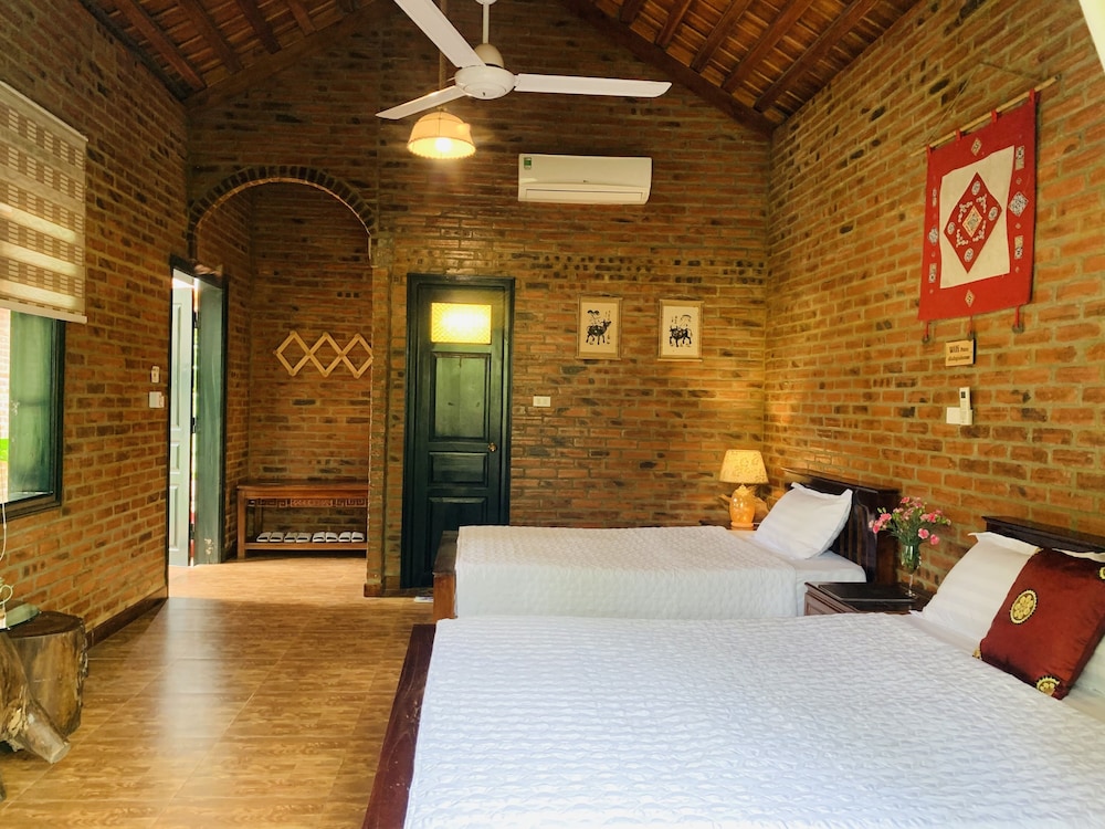 Deluxe Bungalow with water view photo 3
