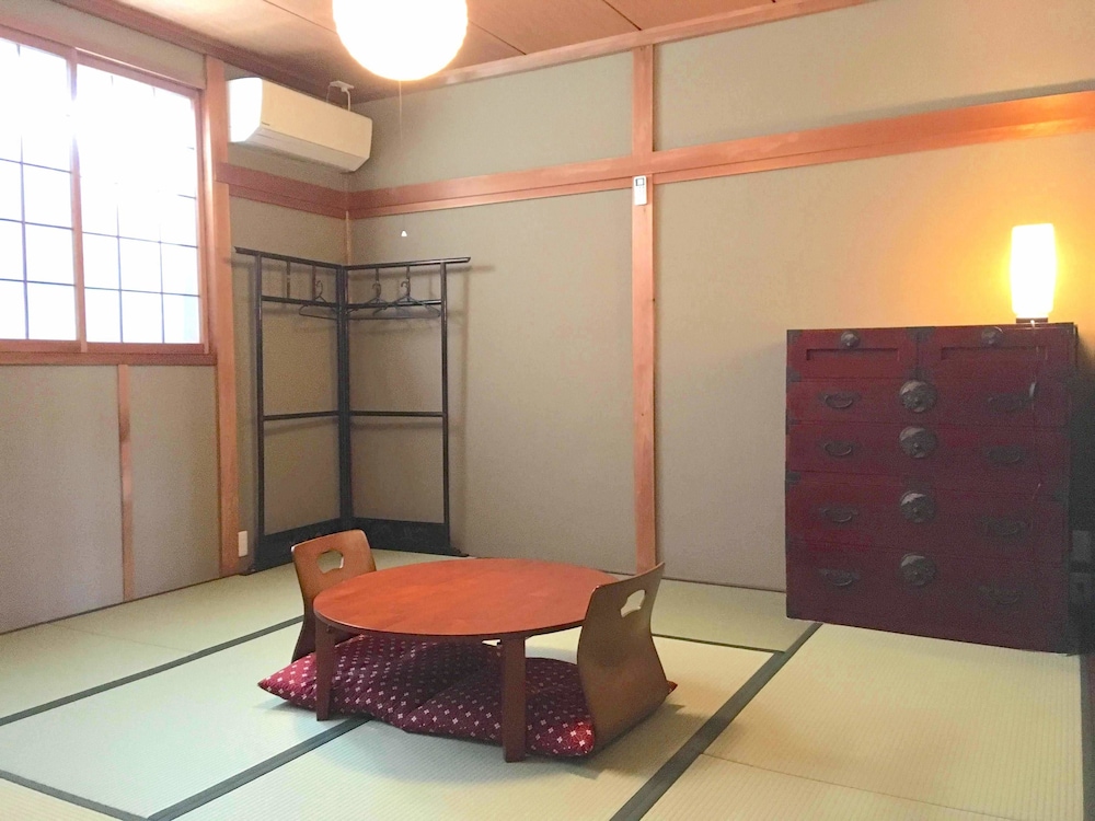 Private Traditional Japanese Style Room 2B Max 4 Guests, Shared Bathroom photo 3