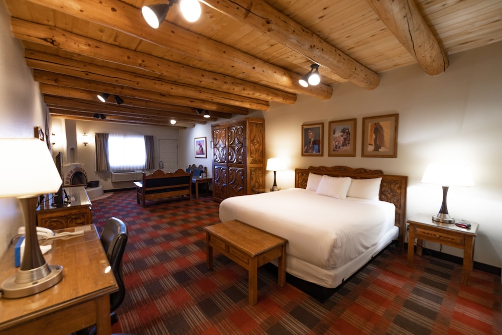 Deluxe Room, Multiple Beds (Deluxe Room(No Pets)) - Photo 2