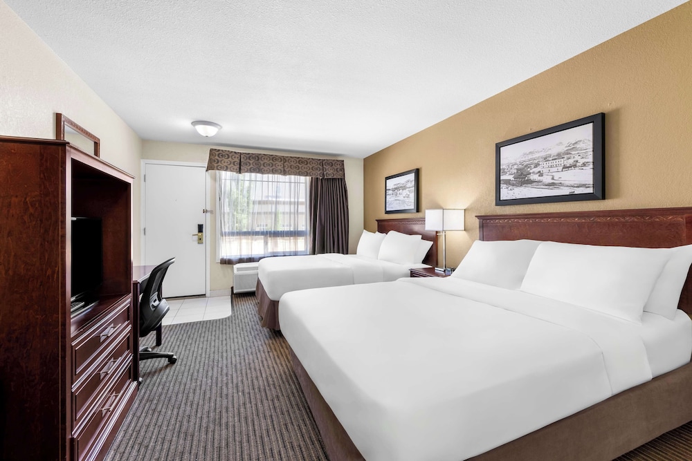Suite, 2 Queen Beds, Non Smoking, Kitchen (with Sofabed) - Photo 1