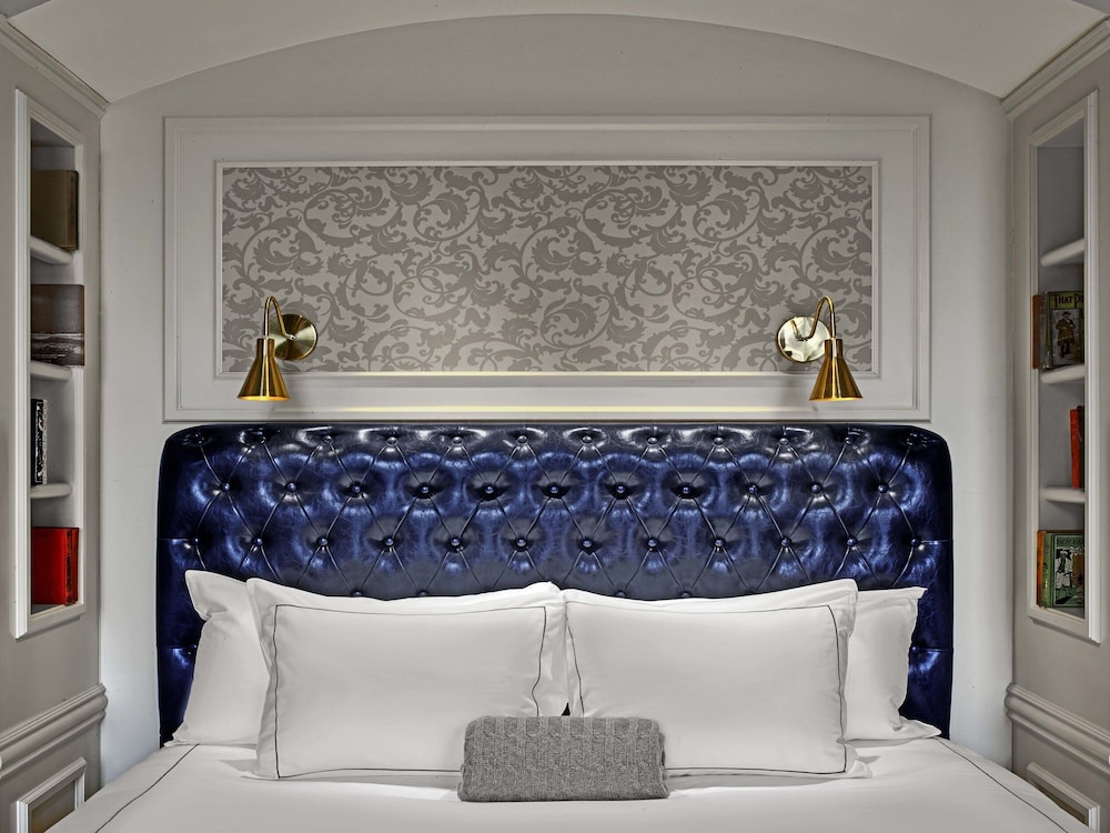 Suite (Whitney)