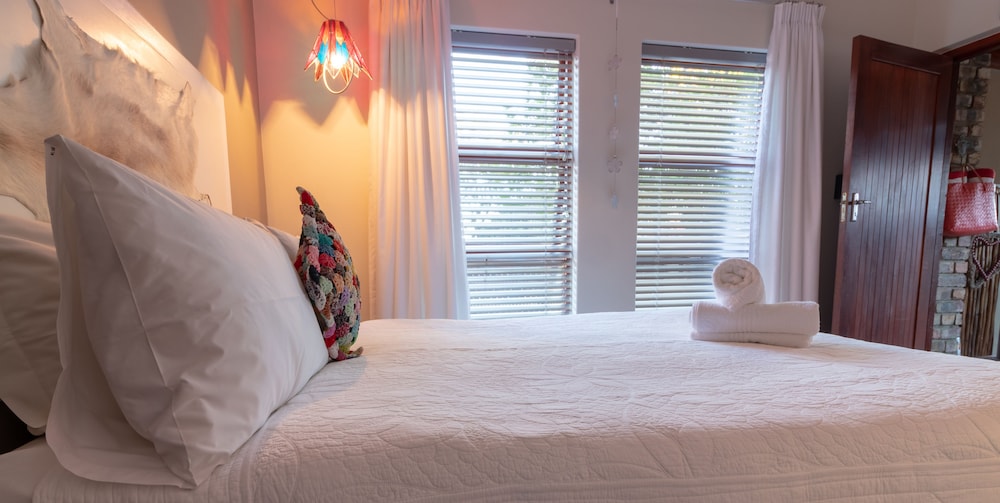 Standard Double Room, 1 Queen Bed (R1) photo 1