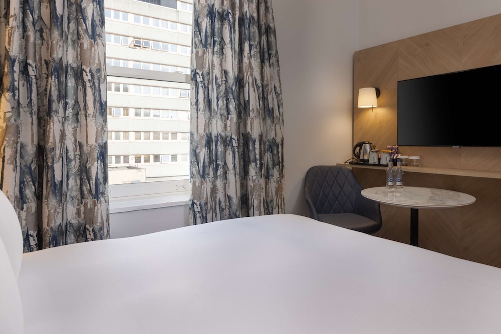 Room, 1 Double Bed - Photo 3