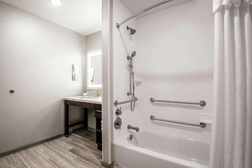 Studio, 2 Queen Beds, Accessible, Bathtub photo 1