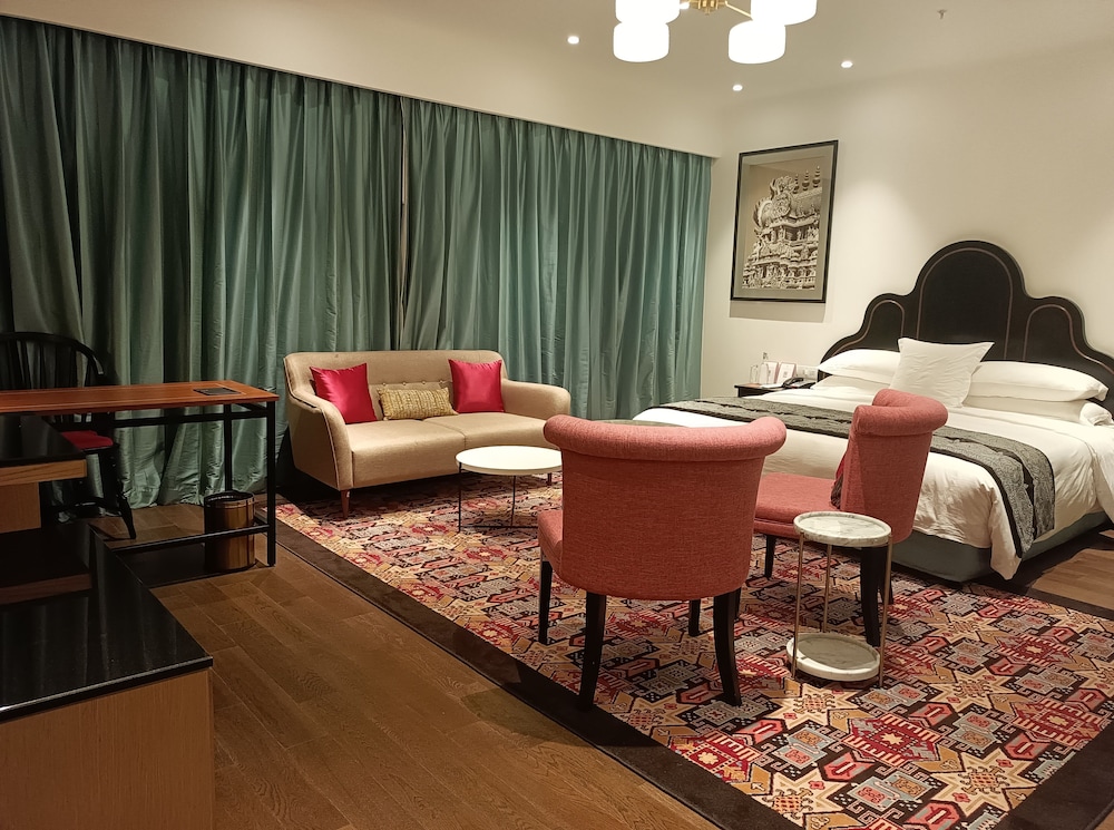 Suite, 1 King Bed (Junior Suite) - Photo 2