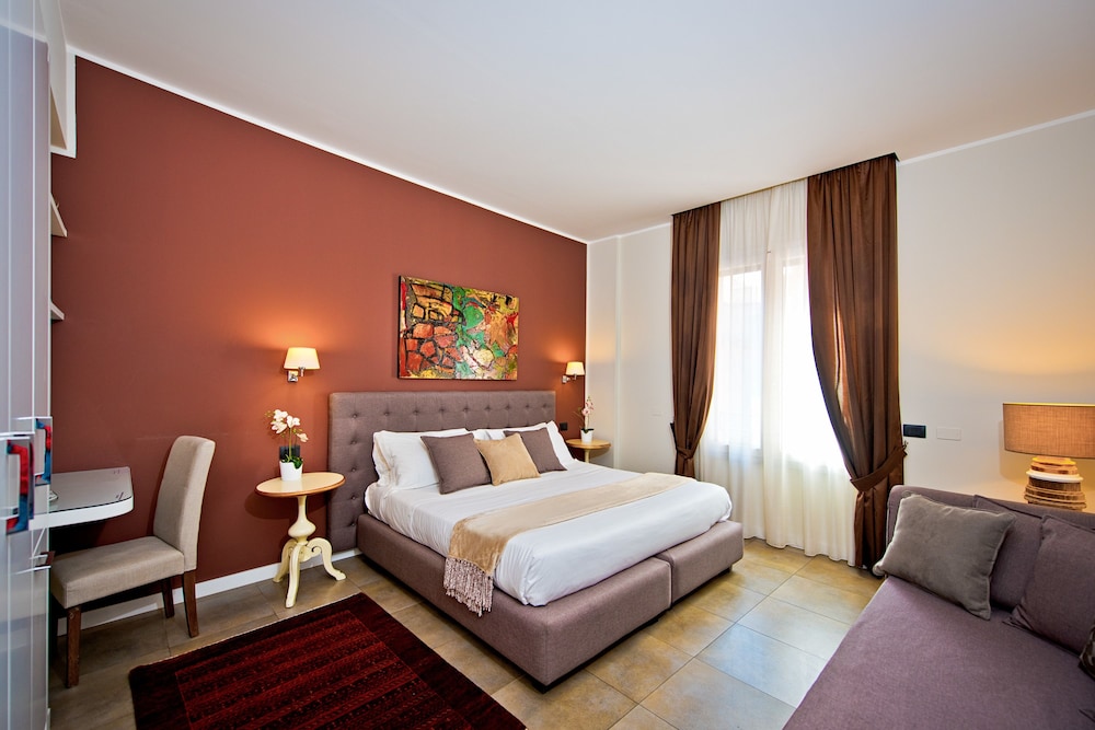 Exclusive Studio Suite, 1 King Bed with Sofa bed, City View, Tower photo 2
