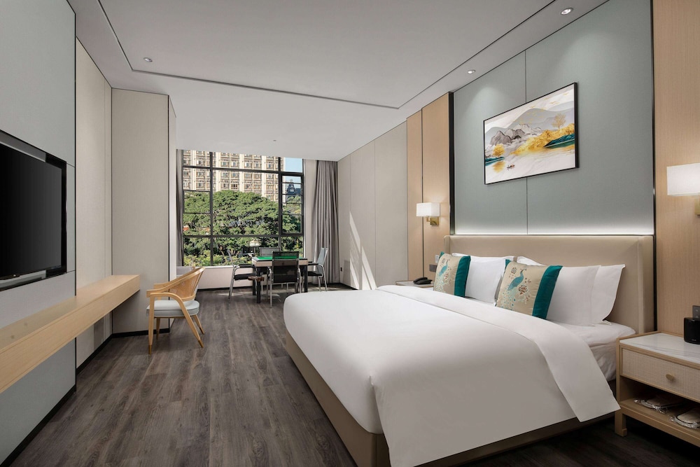 Superior Room, 1 King Bed, Non Smoking photo 2