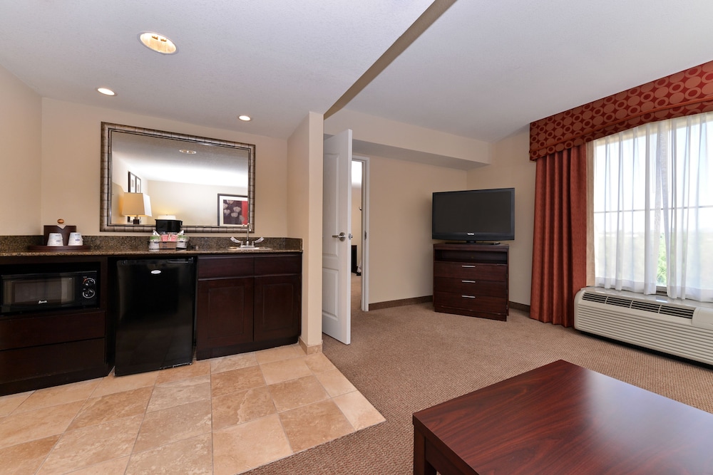Suite, 2 Queen Beds, Accessible, Non Smoking - Photo 3