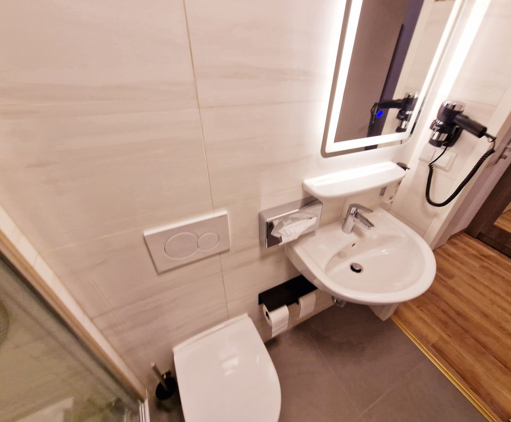 Design Double or Twin Room - Photo 6