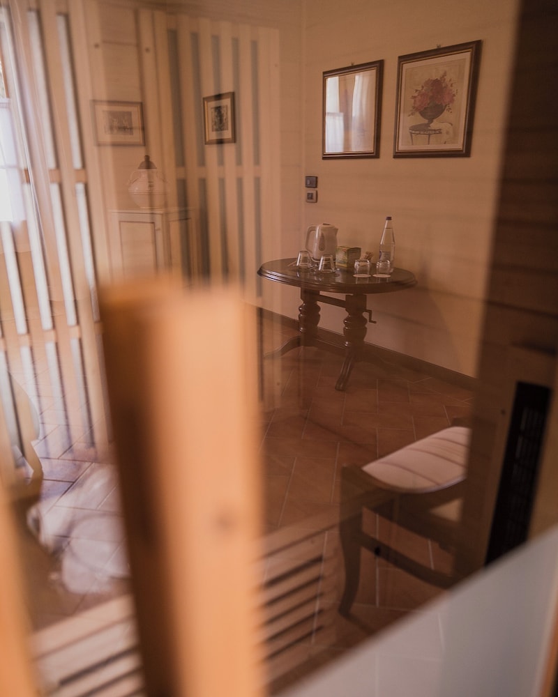 Suite - Photo 19