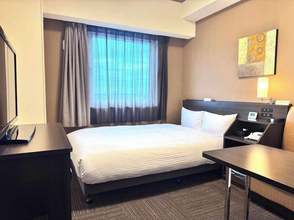 Semi Double Room, Smoking