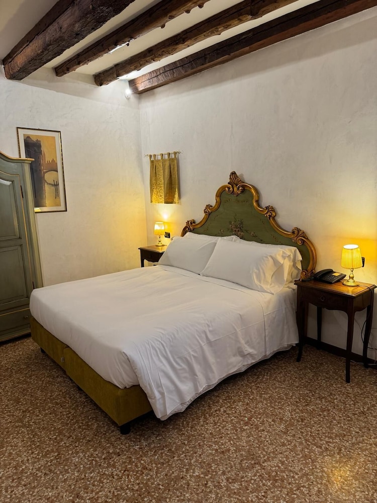 Economy Double Room (private external bathroom) photo 1