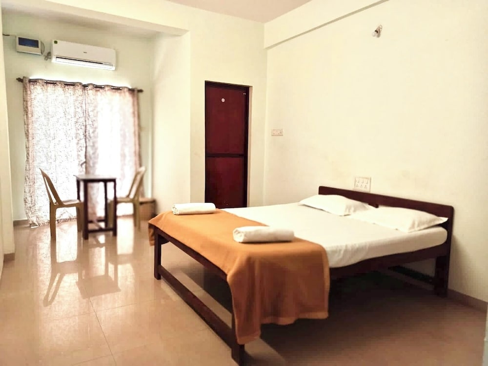 Gallery Double Room, 1 Queen Bed, Air conditioning, Beachside