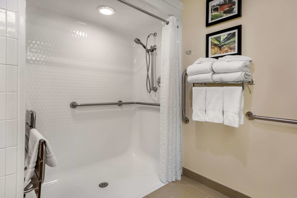 Suite, 1 Queen Bed with Sofa bed, Accessible, Non Smoking - Photo 4
